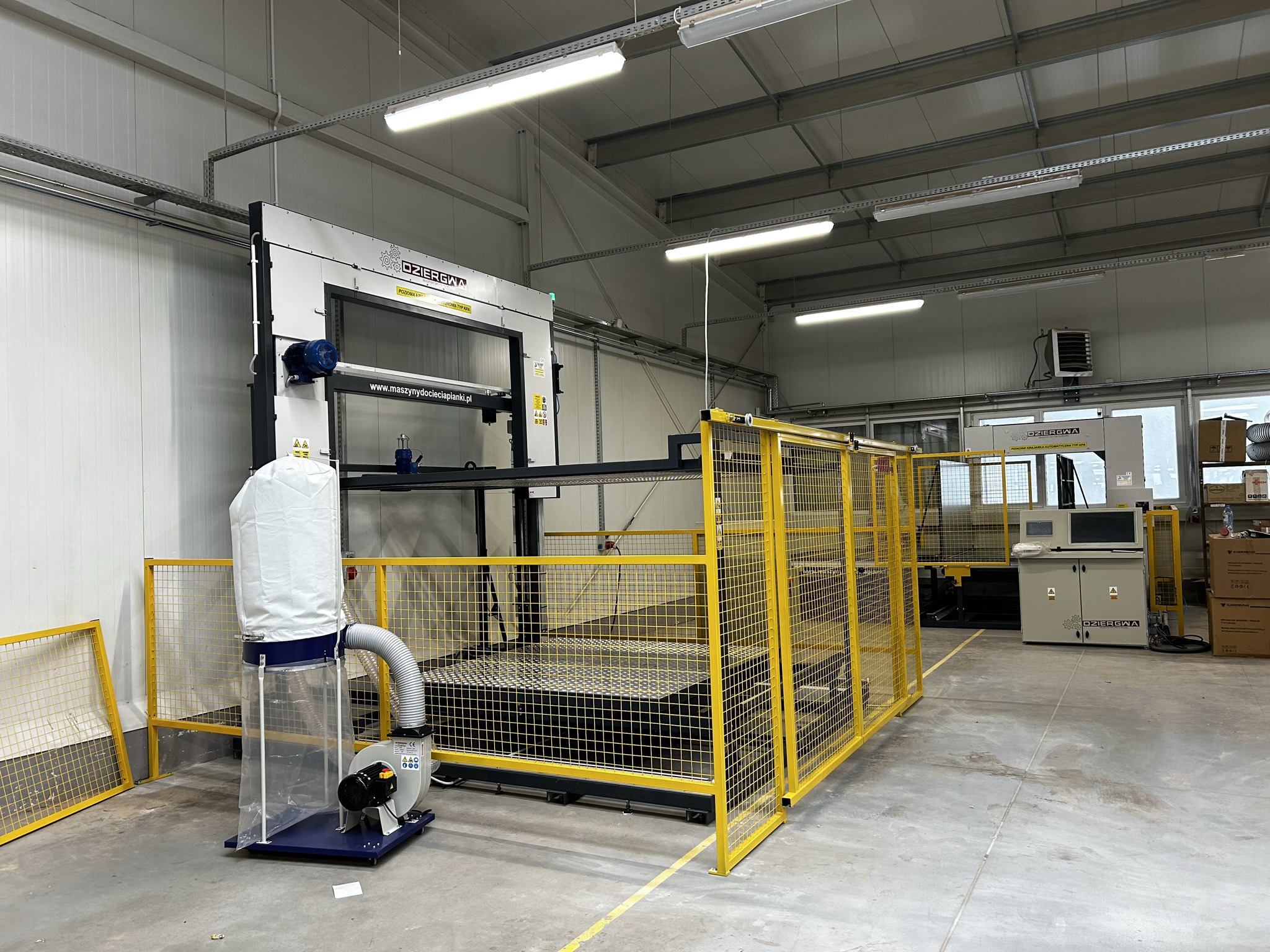 Automatische Konturschneidmaschine TYP KPA Horizontal thumb 2